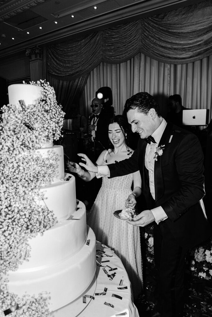 Paris wedding photography of the bride and groom cutting the cake